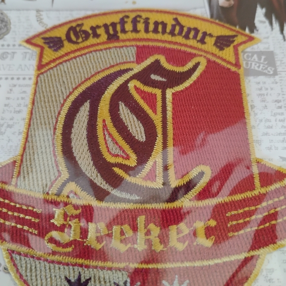 Harry Potter Iron On Patch Gryffindor Seeker Red & Yellow Patch NWT - Picture 4 of 8